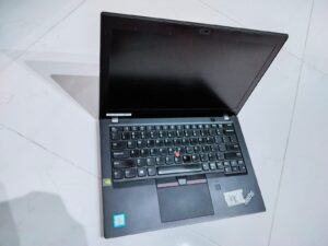 Refurbished Lenovo ThinkPad T460/i5-6th Gen/8GB RAM/256GB SSD/Win 11 Pro 64 Bit/Black/14 inch screen